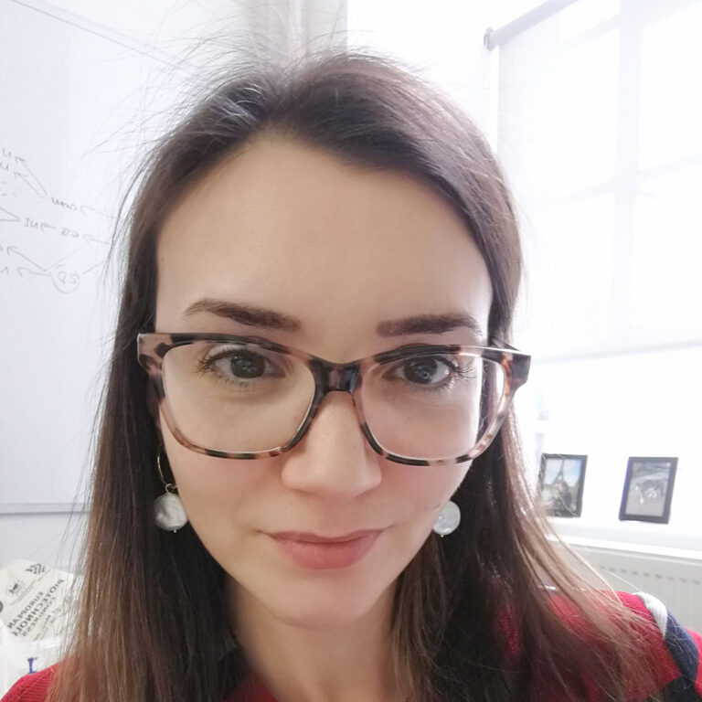 Dr Petra Hanga